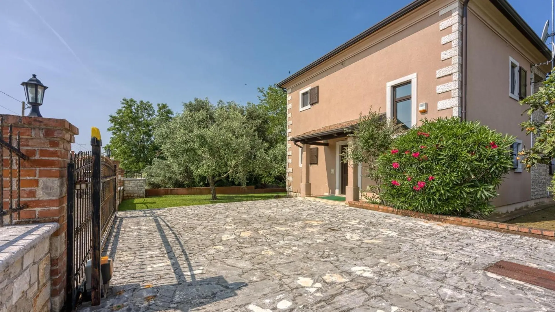 Villa Kristina With Pool - Happy Rentals Tar-Vabriga